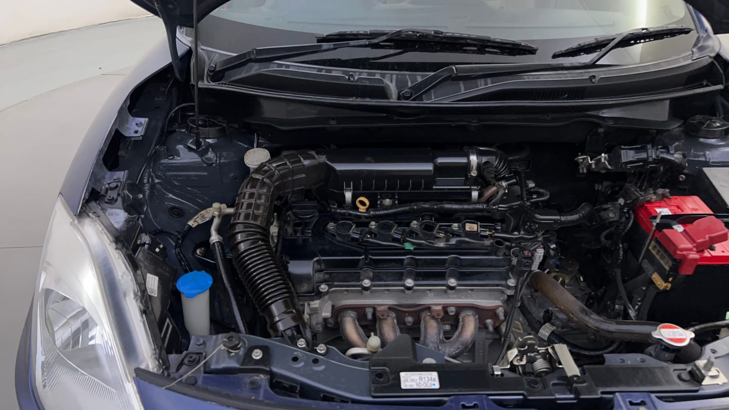 Used 2018 Maruti Suzuki Dzire ZXi Petrol Manual engine ENGINE RIGHT SIDE HINGE & APRON VIEW