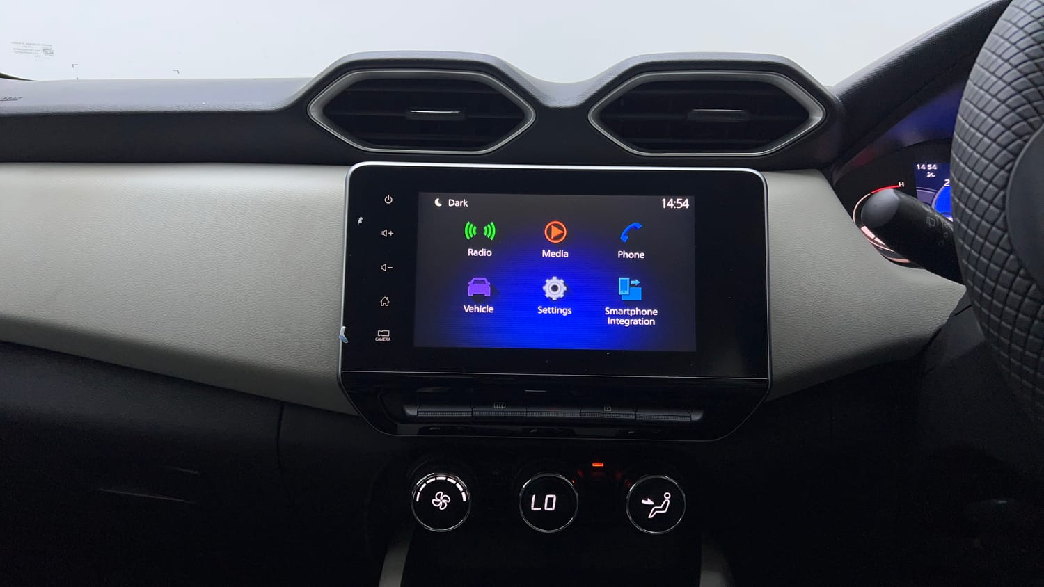 Used 2021 Nissan Magnite XV Turbo CVT Petrol Automatic top_features Integrated (in-dash) music system