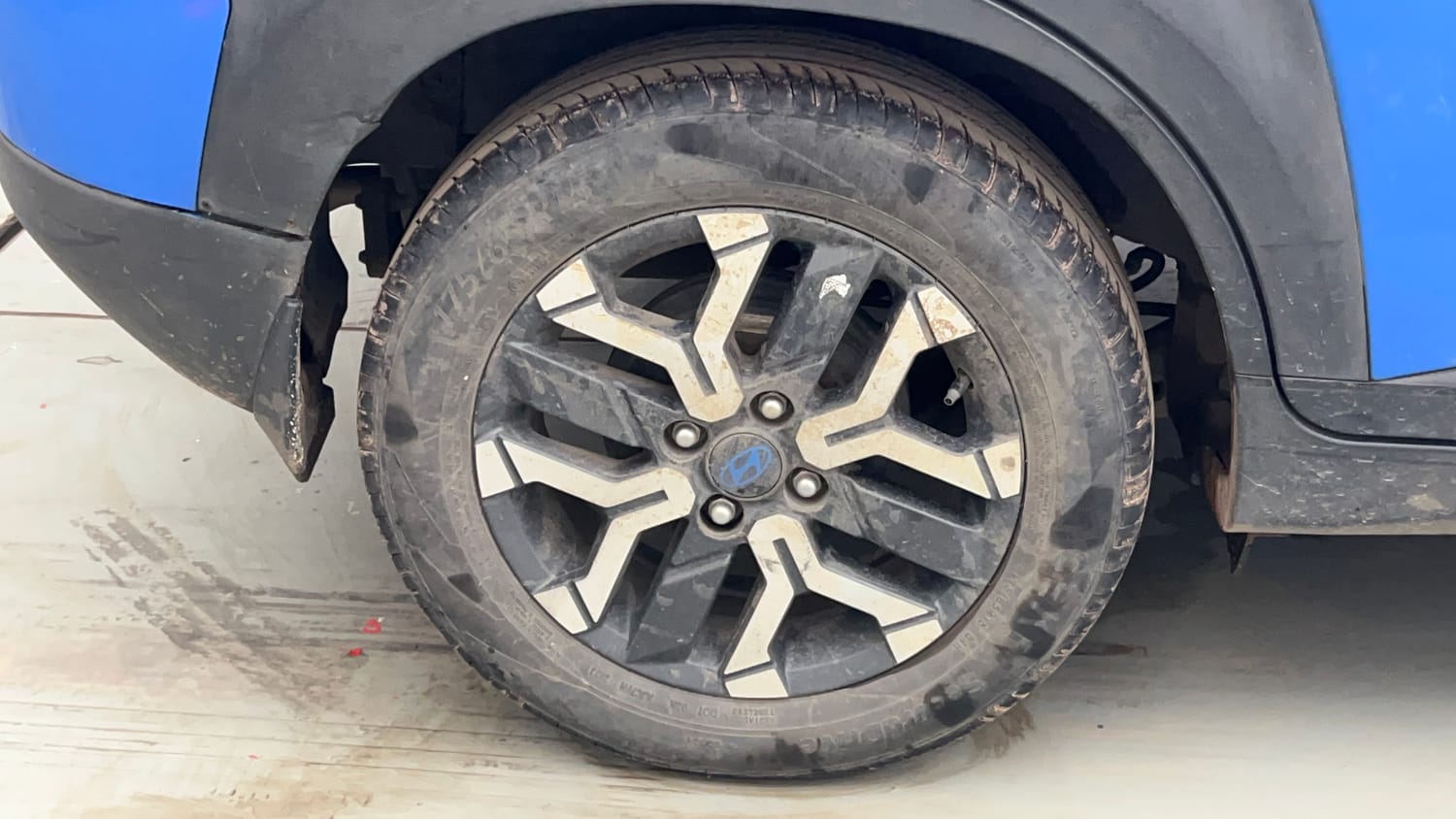 Used 2023 Hyundai Exter SX (O) 1.2 MT Petrol Manual tyres RIGHT REAR TYRE RIM VIEW
