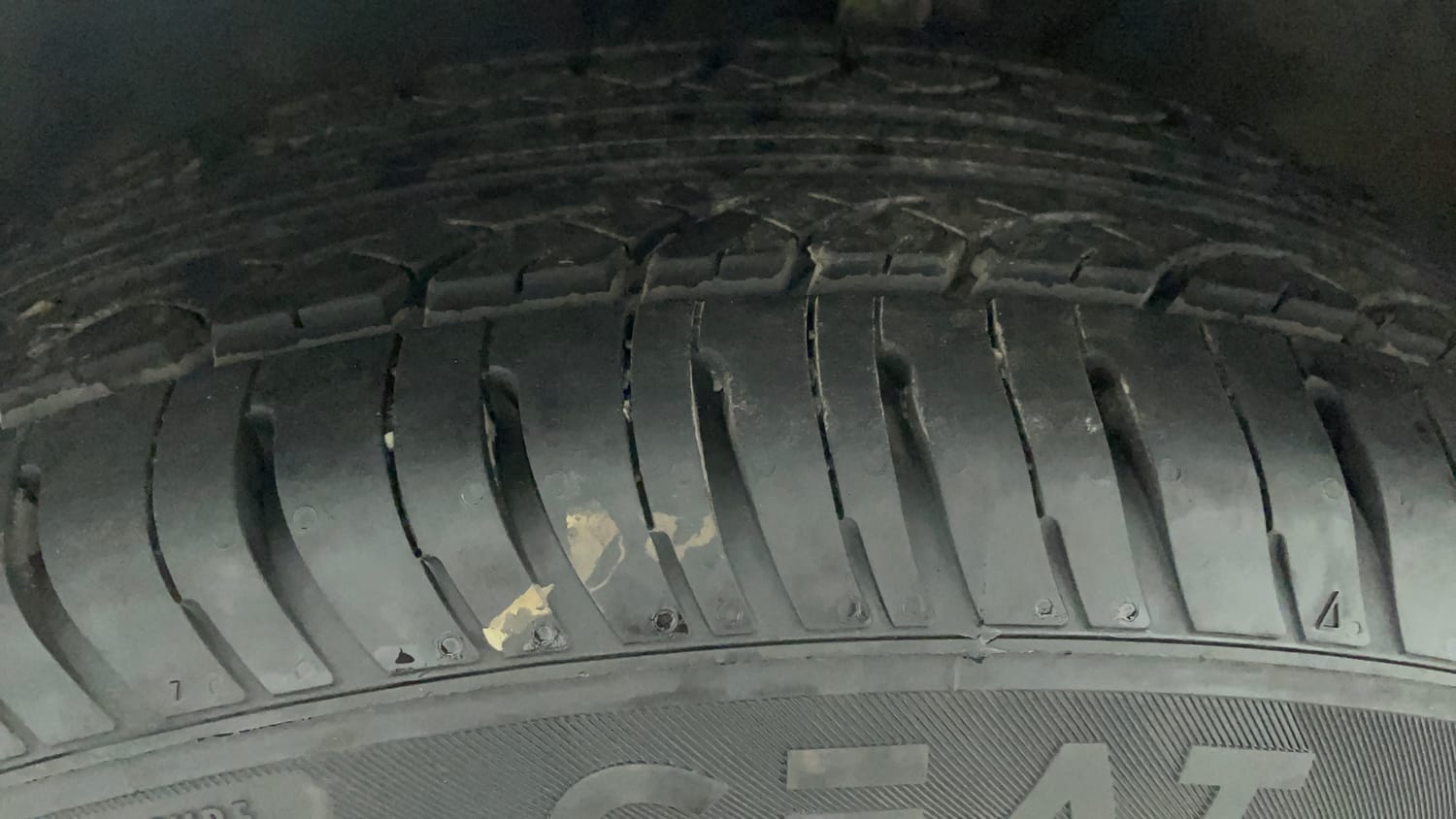 Used 2013 Volkswagen Polo Trendline 1.2L (P) Petrol Manual tyres LEFT FRONT TYRE TREAD VIEW