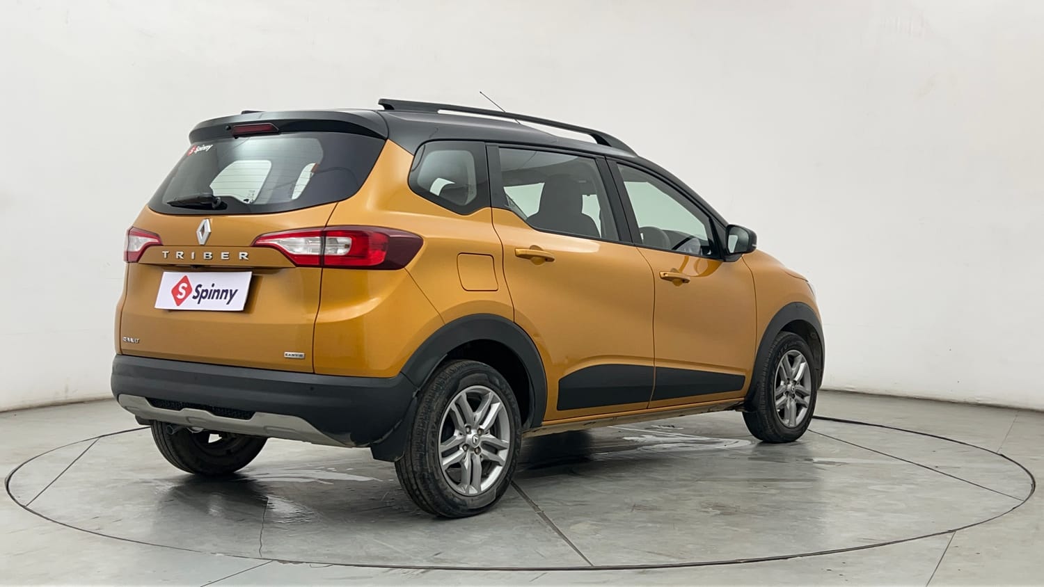 Used 2022 Renault Triber RXZ EASY-R AMT Dual Tone Petrol Automatic exterior RIGHT REAR CORNER VIEW