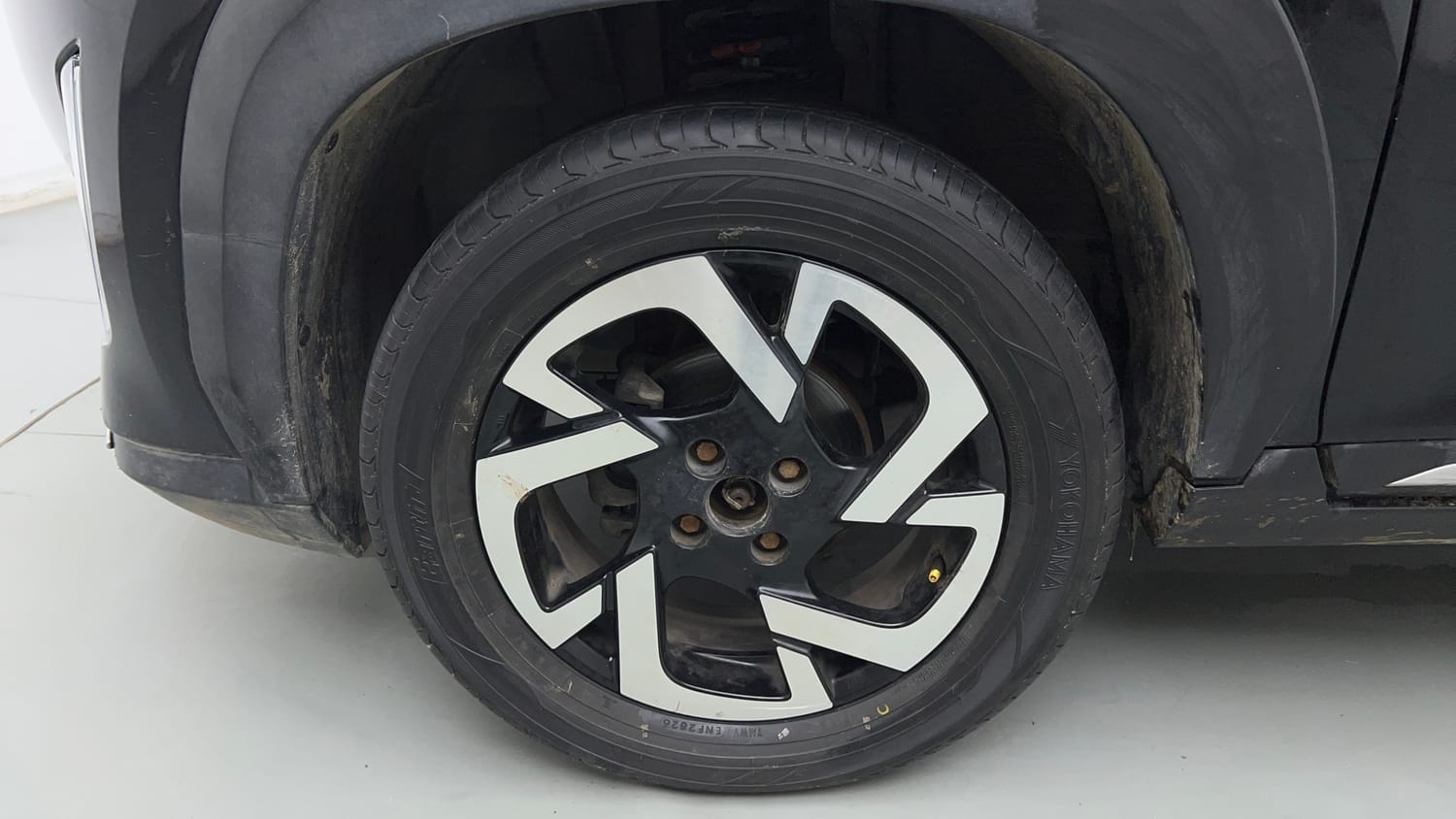 Used 2021 Nissan Magnite XV Turbo CVT Petrol Automatic tyres LEFT FRONT TYRE RIM VIEW