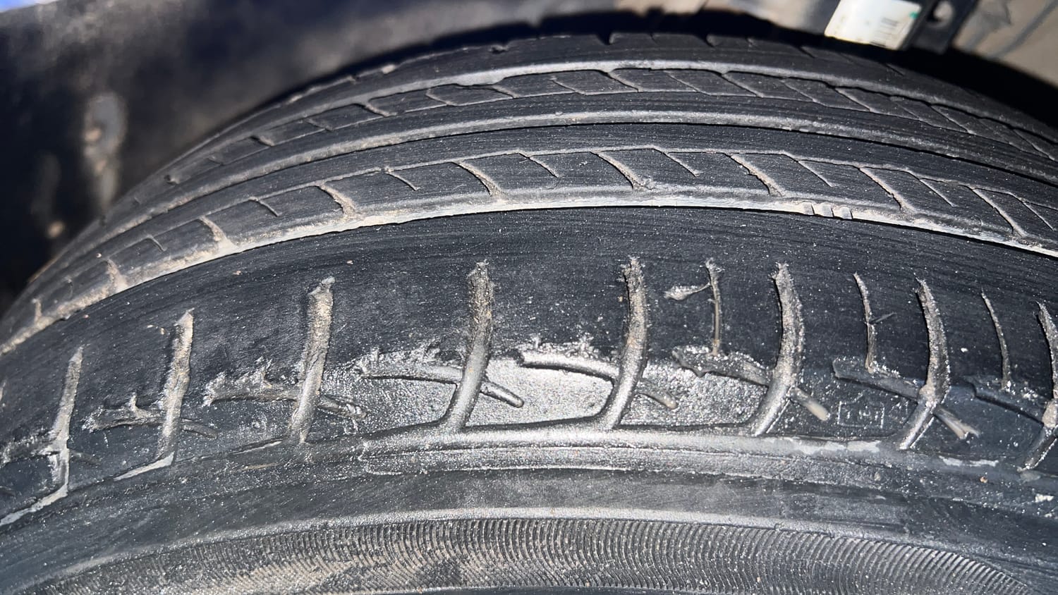 Used 2019 Volkswagen Ameo Trendline 1.0L (P) Petrol Manual tyres LEFT FRONT TYRE TREAD VIEW