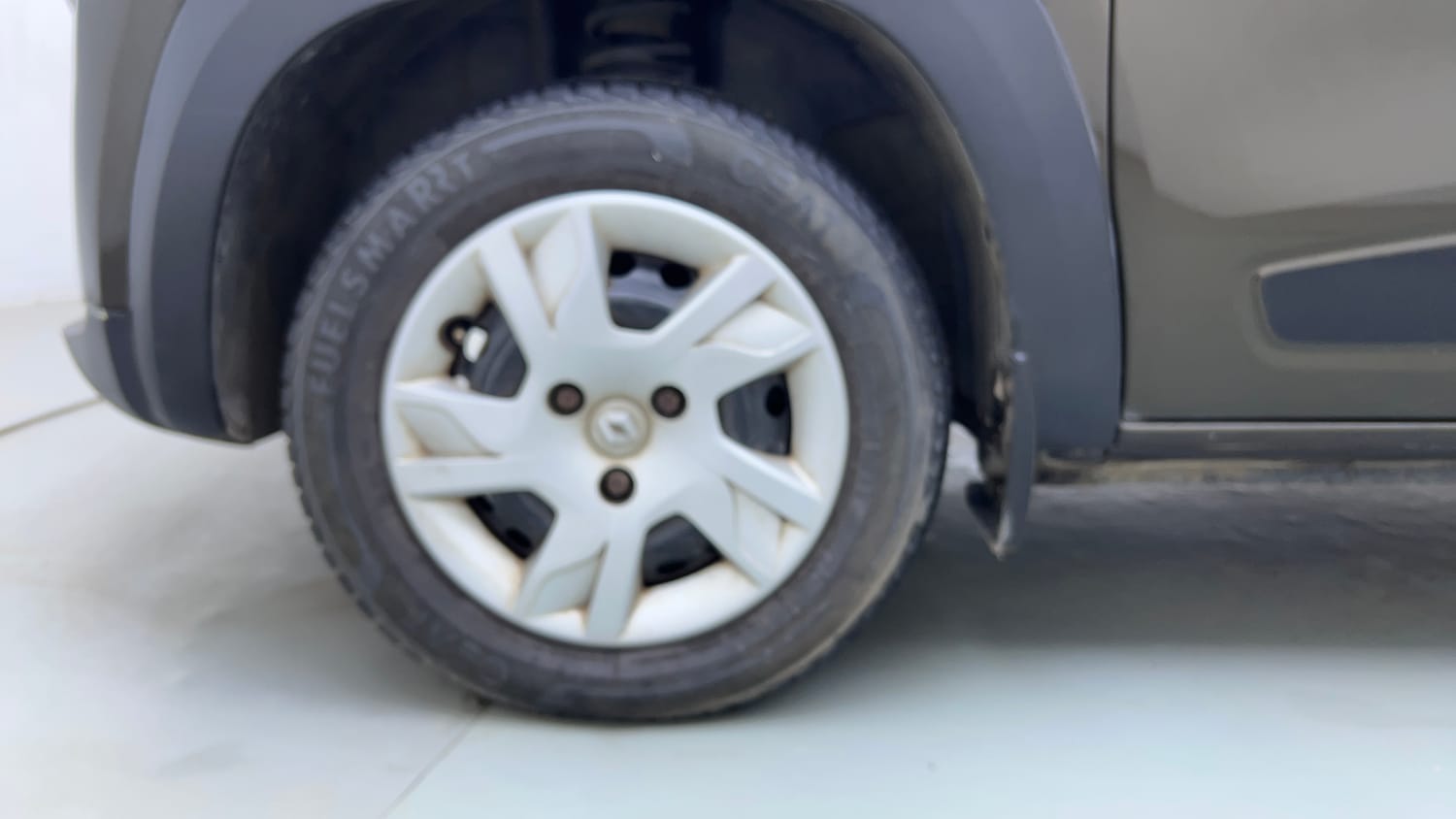 Used 2020 Renault Kwid RXT Petrol Manual tyres LEFT FRONT TYRE RIM VIEW