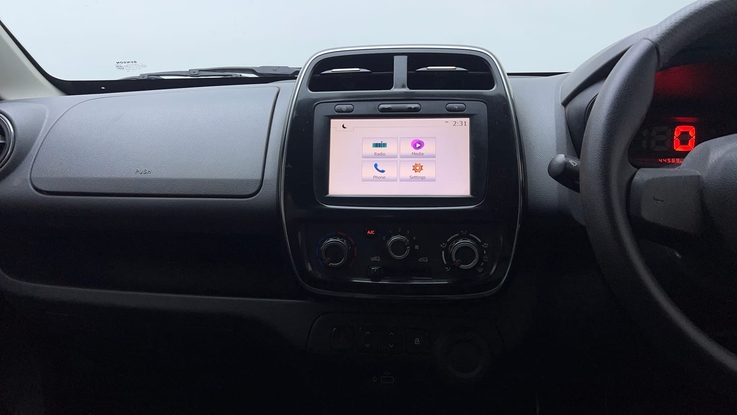 Used 2019 Renault Kwid RXT (O) 1.0 SCE Edition Petrol Manual top_features Integrated (in-dash) music system