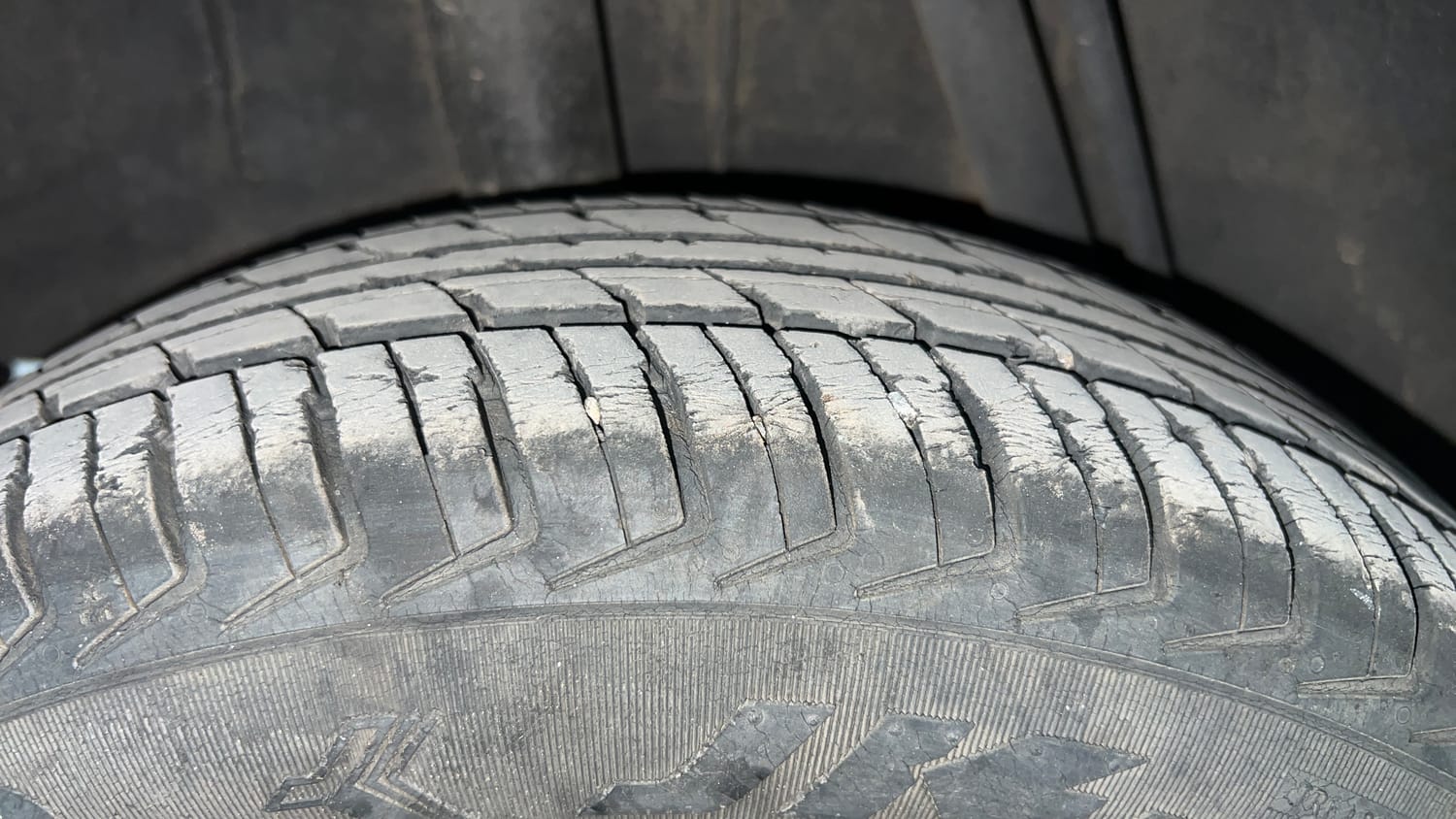 Used 2016 Renault Kwid RXT Petrol Manual tyres RIGHT REAR TYRE TREAD VIEW