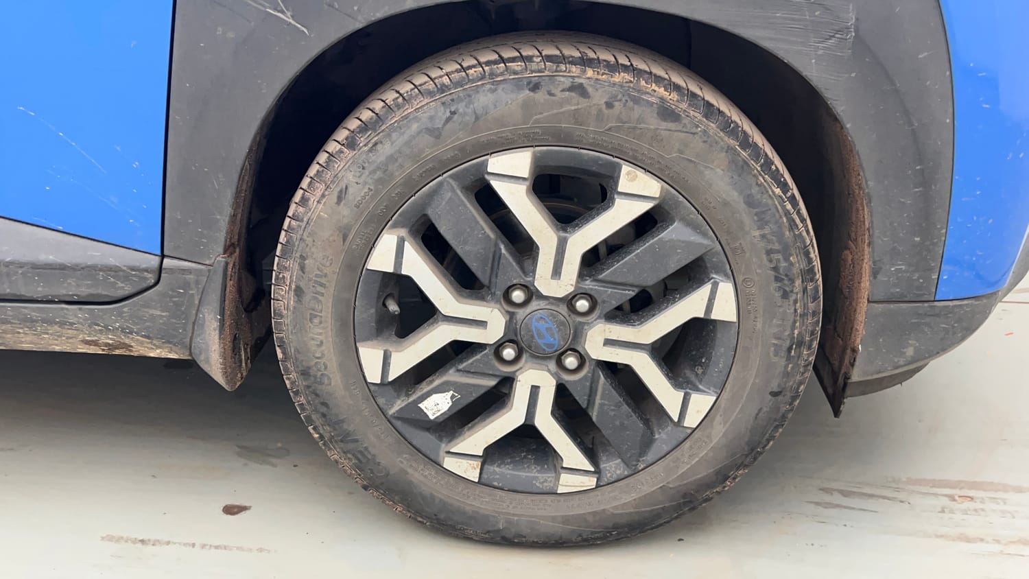 Used 2023 Hyundai Exter SX (O) 1.2 MT Petrol Manual tyres RIGHT FRONT TYRE RIM VIEW
