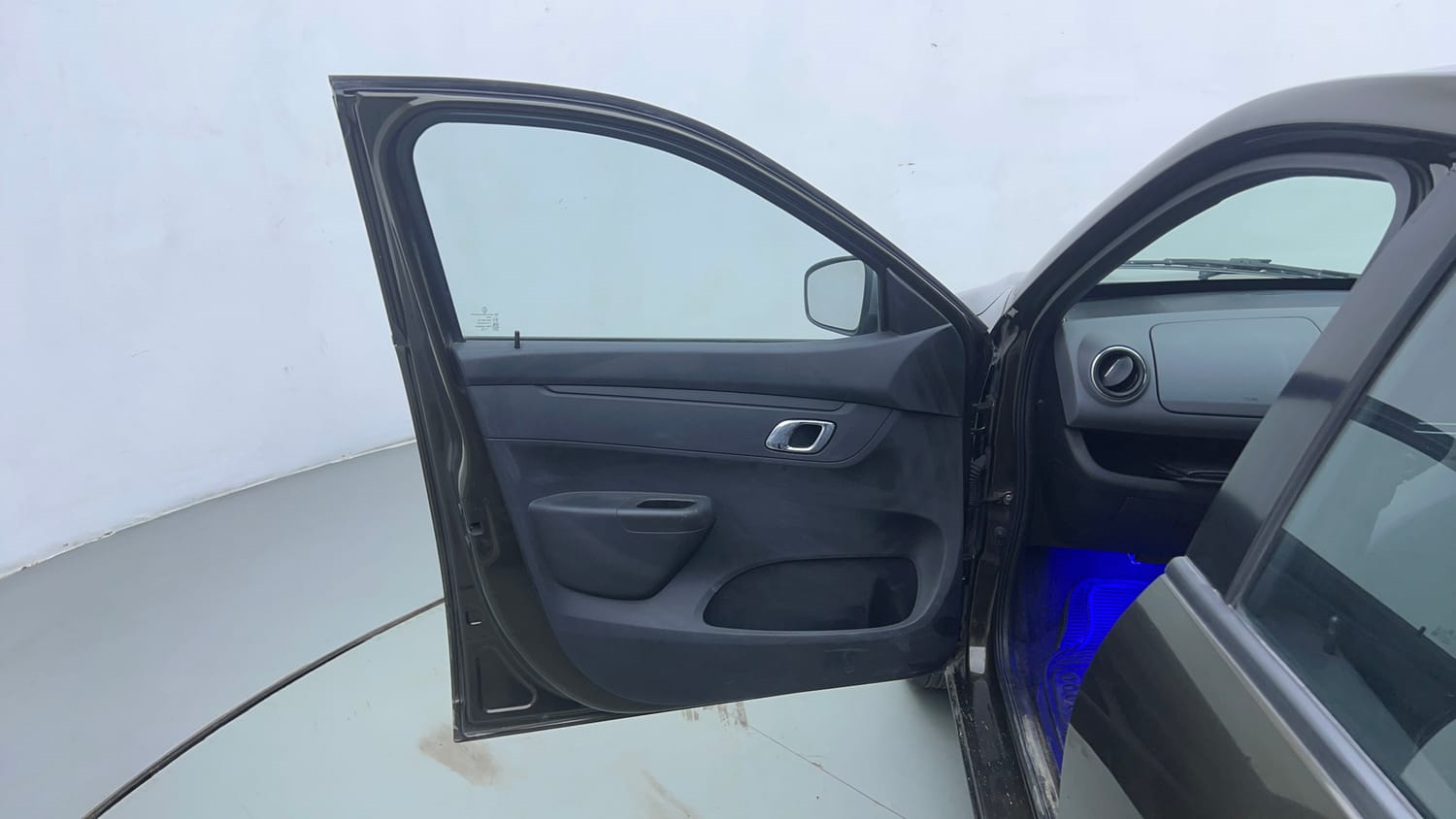 Used 2019 Renault Kwid 1.0 RXT AMT Opt Petrol Automatic interior LEFT FRONT DOOR OPEN VIEW