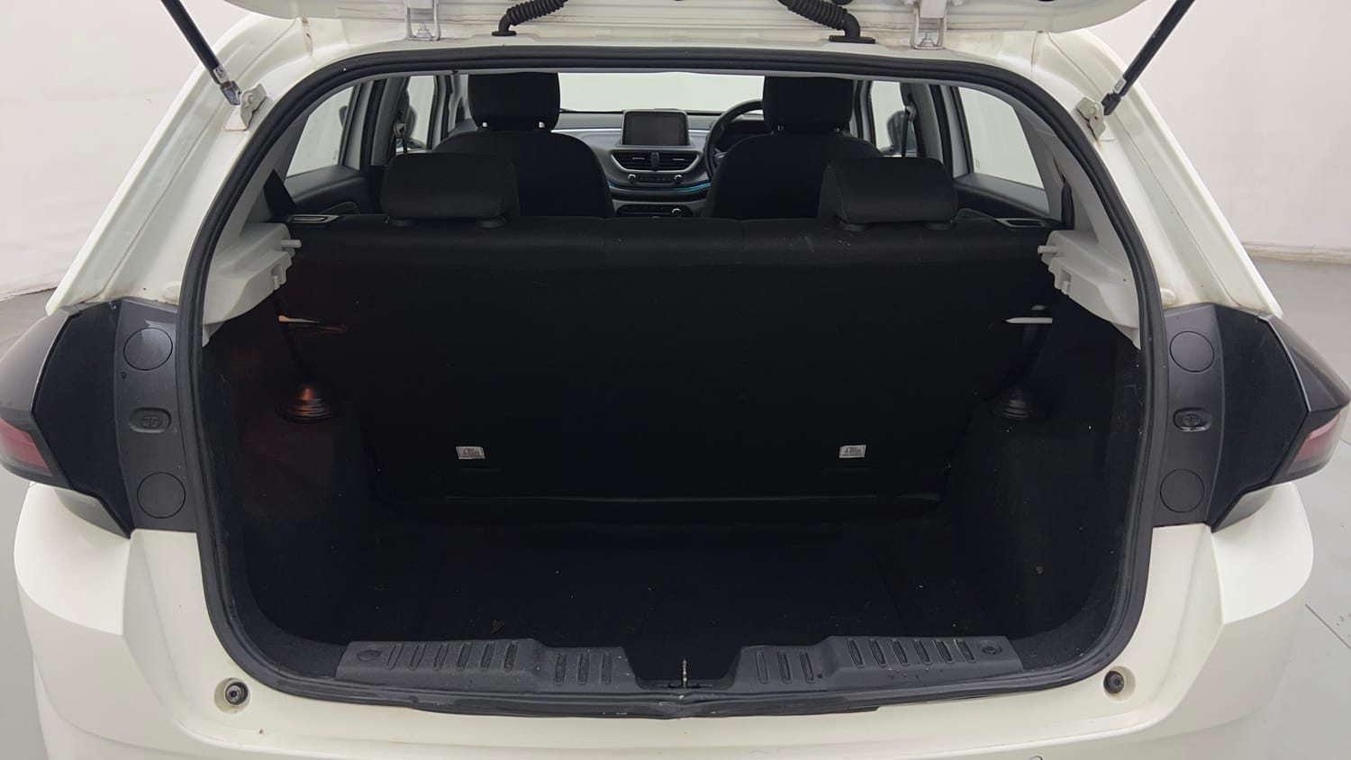 Used 2020 Tata Altroz XZ Petrol Petrol Manual interior DICKY INSIDE VIEW