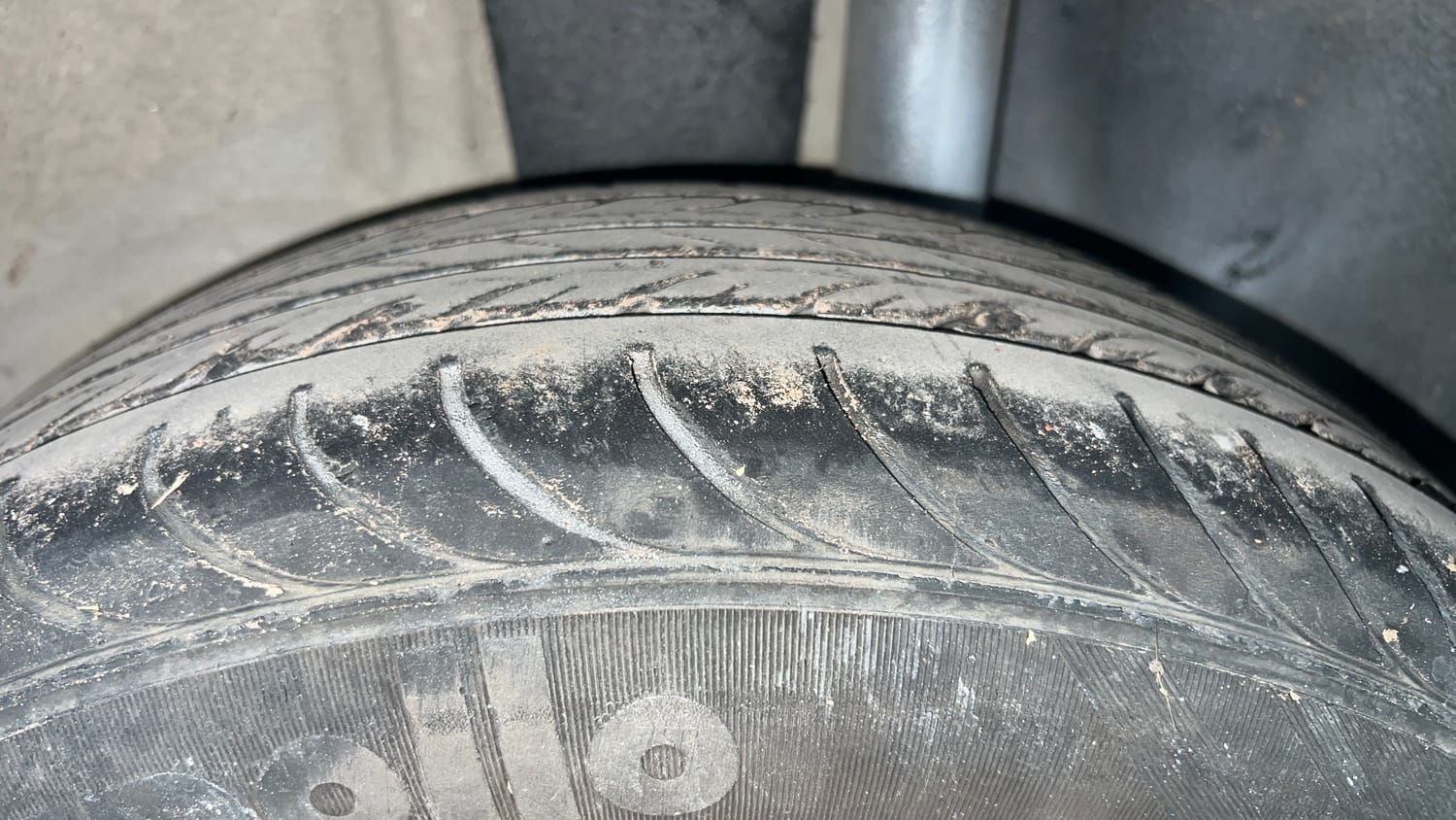 Used 2015 Ford Figo Duratec Petrol ZXI 1.2 Petrol Manual tyres LEFT REAR TYRE TREAD VIEW