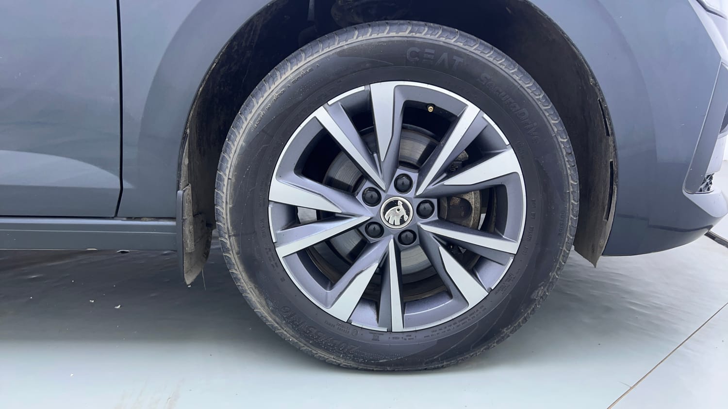 Used 2022 Skoda Slavia Style 1.0L TSI MT Petrol Manual tyres RIGHT FRONT TYRE RIM VIEW
