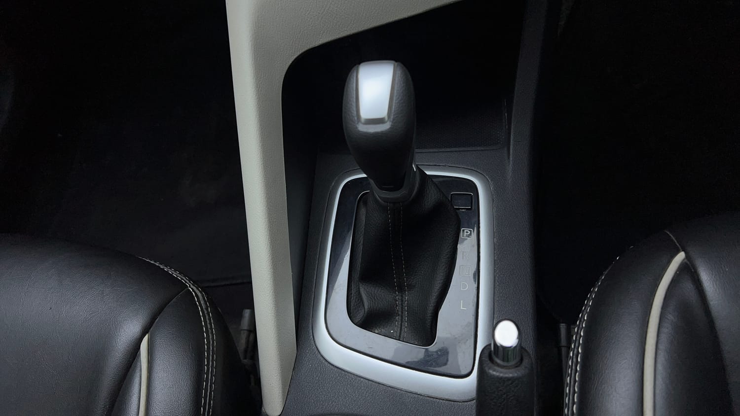 Used 2021 Nissan Magnite XV Turbo CVT Petrol Automatic interior GEAR  KNOB VIEW