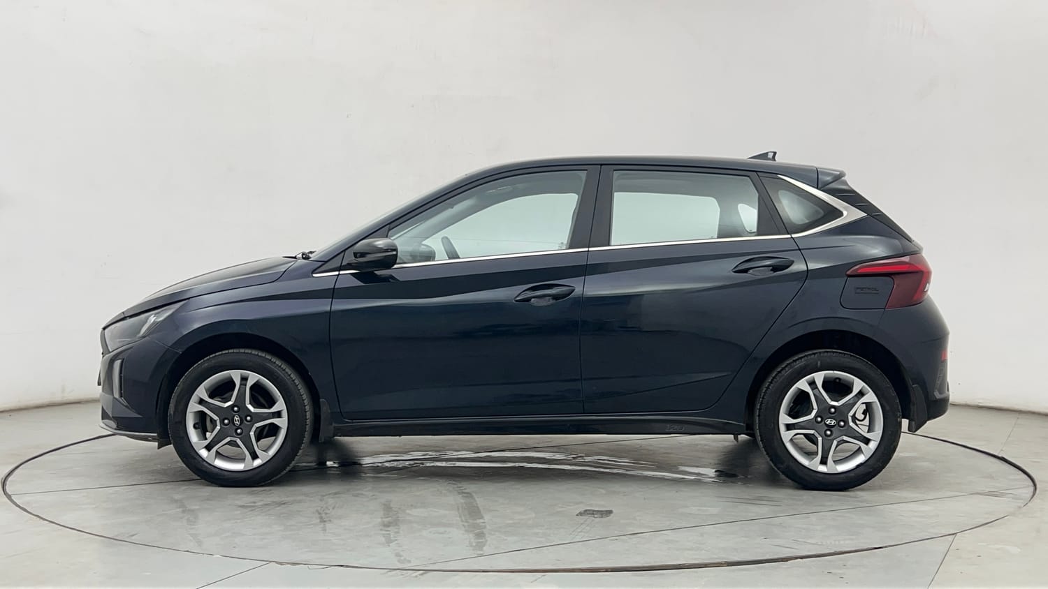 Used 2025 Hyundai i20 Sportz (O) 1.2 IVT Petrol Automatic exterior LEFT SIDE VIEW