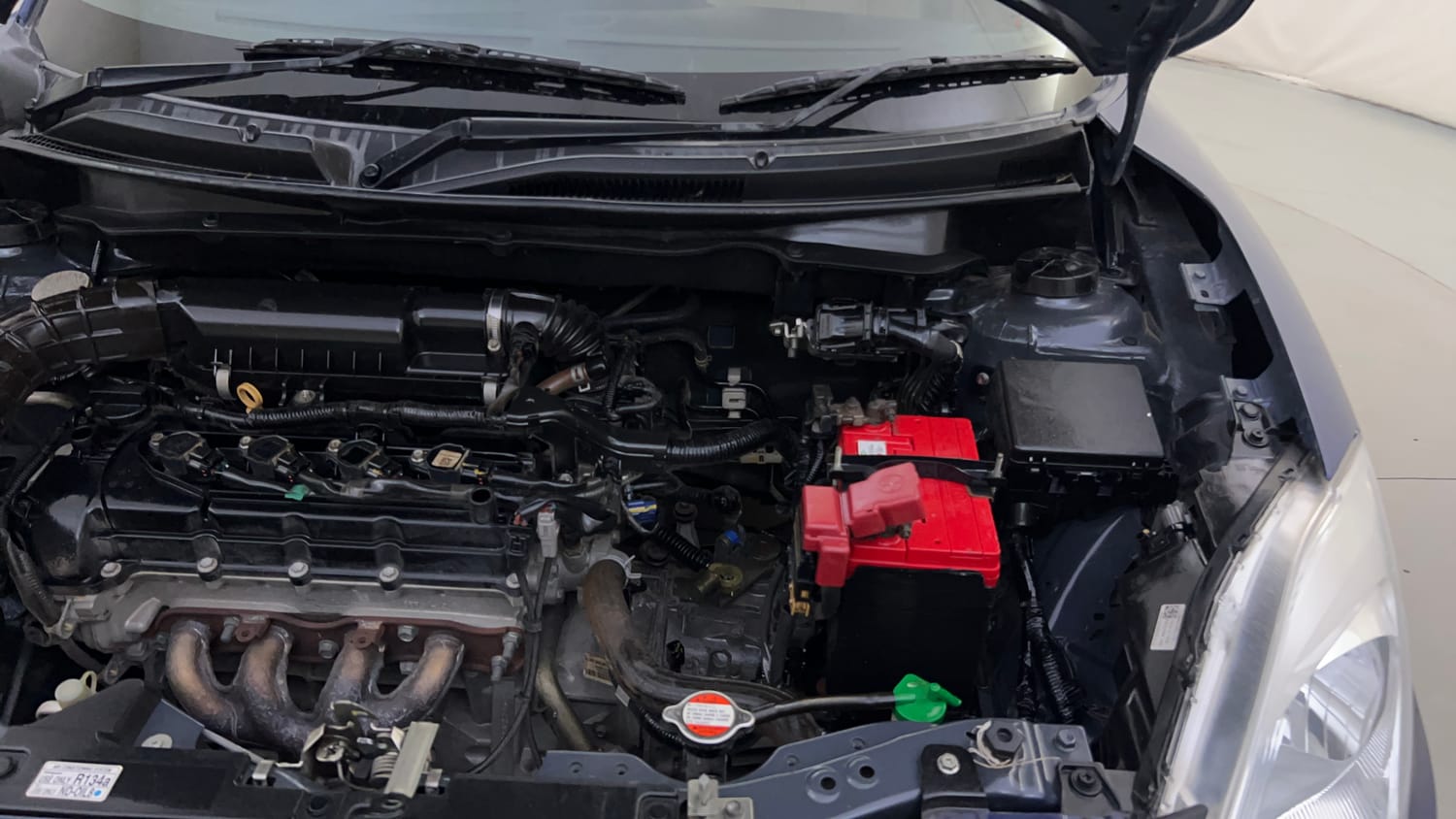 Used 2018 Maruti Suzuki Dzire ZXi Petrol Manual engine ENGINE LEFT SIDE HINGE & APRON VIEW