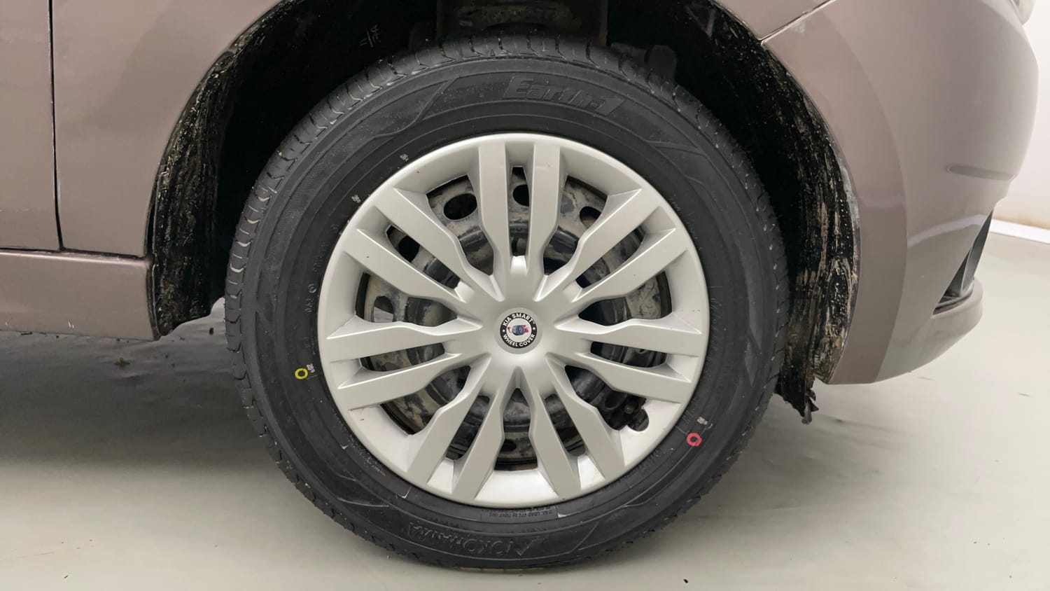 Used 2017 Tata Tiago Revotron XT Petrol Manual tyres RIGHT FRONT TYRE RIM VIEW