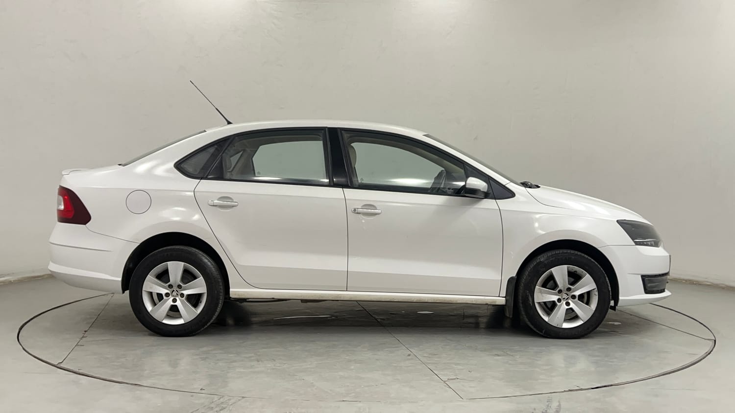 Used 2018 Skoda Rapid Style 1.6 MPI Petrol Manual exterior RIGHT SIDE VIEW