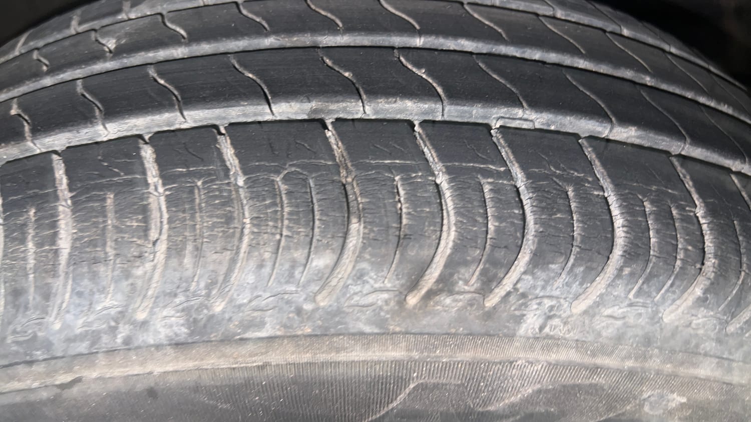 Used 2020 Maruti Suzuki S-Presso VXi (O) AMT Petrol Automatic tyres RIGHT FRONT TYRE TREAD VIEW