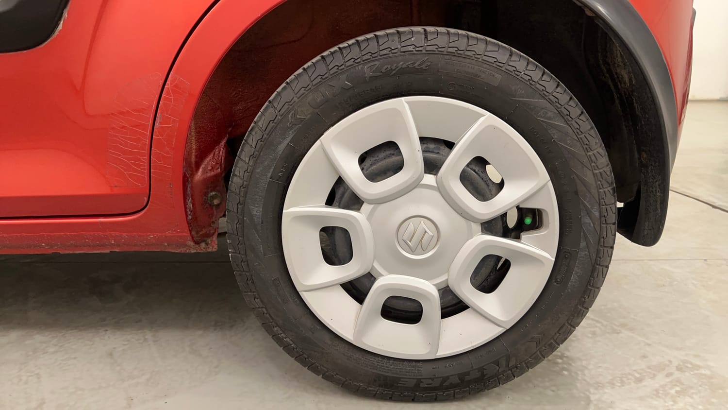 Used 2017 Maruti Suzuki Ignis Delta 1.2 AMT Petrol Automatic tyres LEFT REAR TYRE RIM VIEW