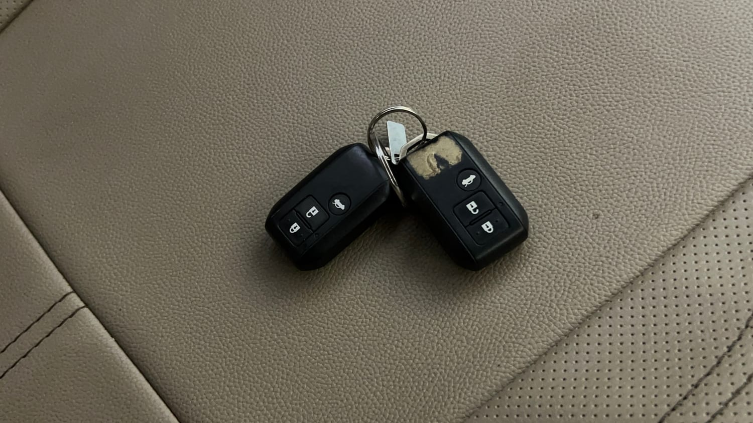 Used 2018 Maruti Suzuki Dzire ZXi Petrol Manual extra CAR KEY VIEW
