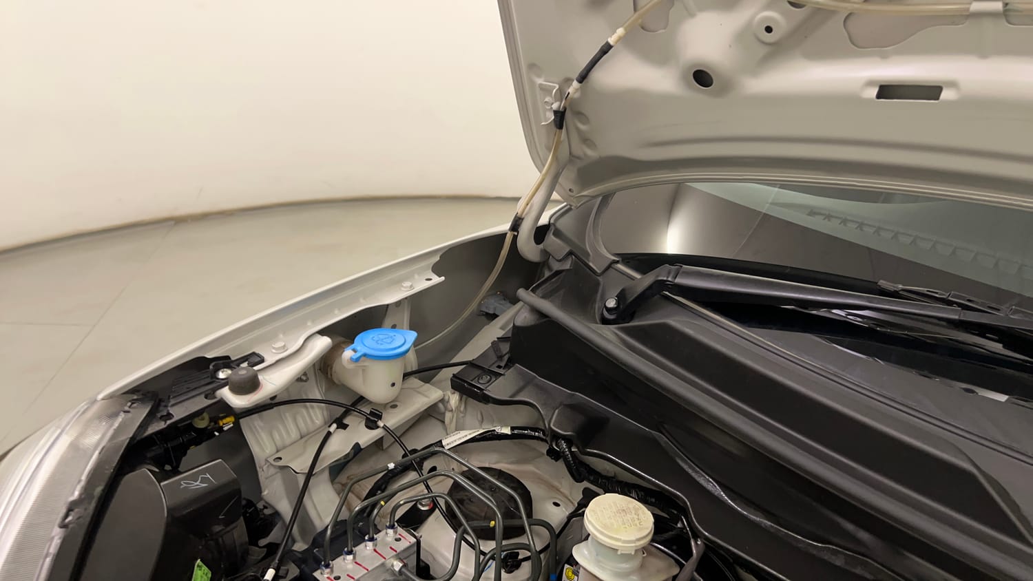 Used 2024 Maruti Suzuki S-Presso VXi (O) AMT Petrol Automatic engine ENGINE RIGHT SIDE HINGE & APRON VIEW