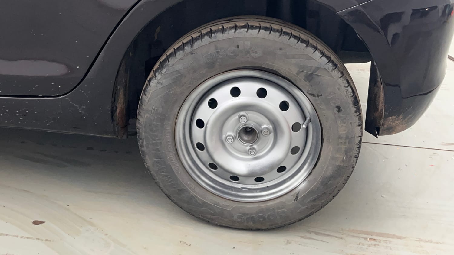 Used 2016 Maruti Suzuki Swift VXi Petrol Manual tyres LEFT REAR TYRE RIM VIEW