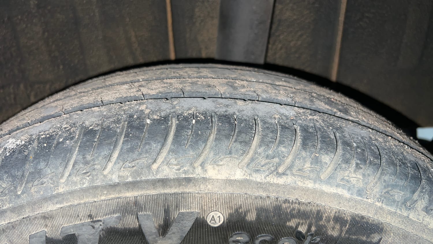 Used 2022 Renault Triber RXZ EASY-R AMT Dual Tone Petrol Automatic tyres LEFT REAR TYRE TREAD VIEW