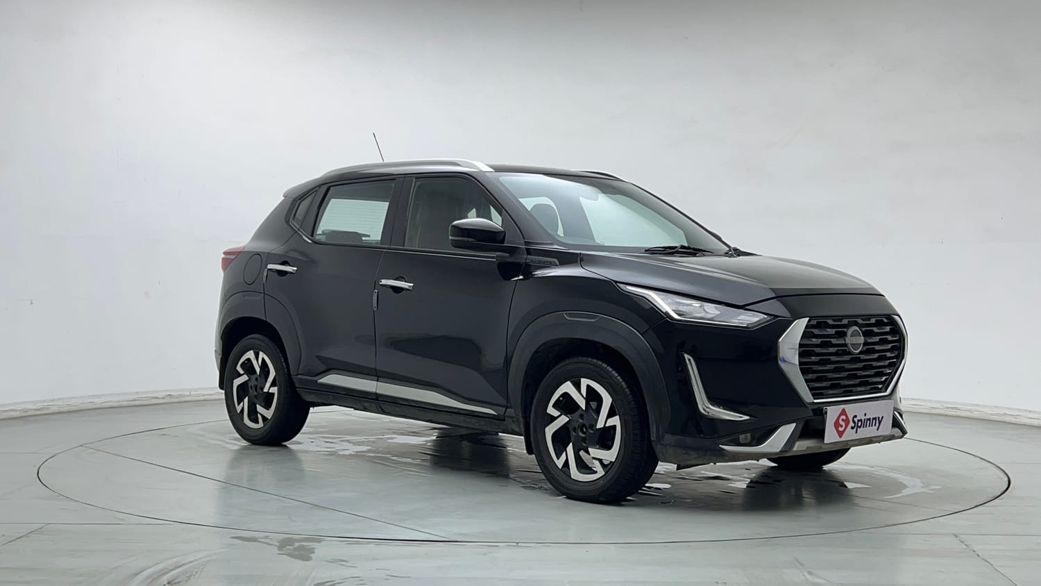 Used 2021 Nissan Magnite XV Turbo CVT Petrol Automatic exterior RIGHT FRONT CORNER VIEW