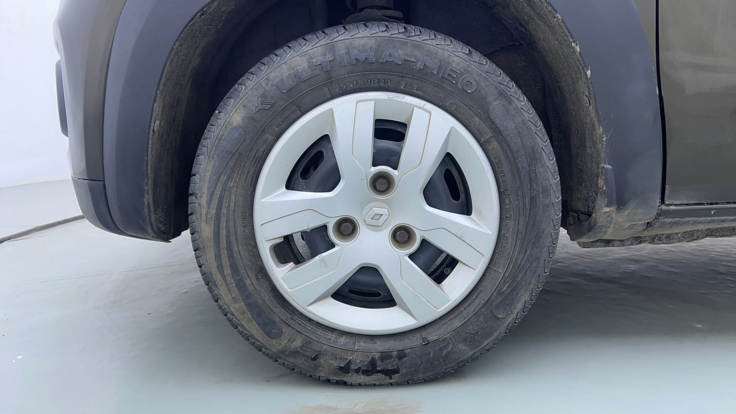 Used 2019 Renault Kwid 1.0 RXT AMT Opt Petrol Automatic tyres LEFT FRONT TYRE RIM VIEW