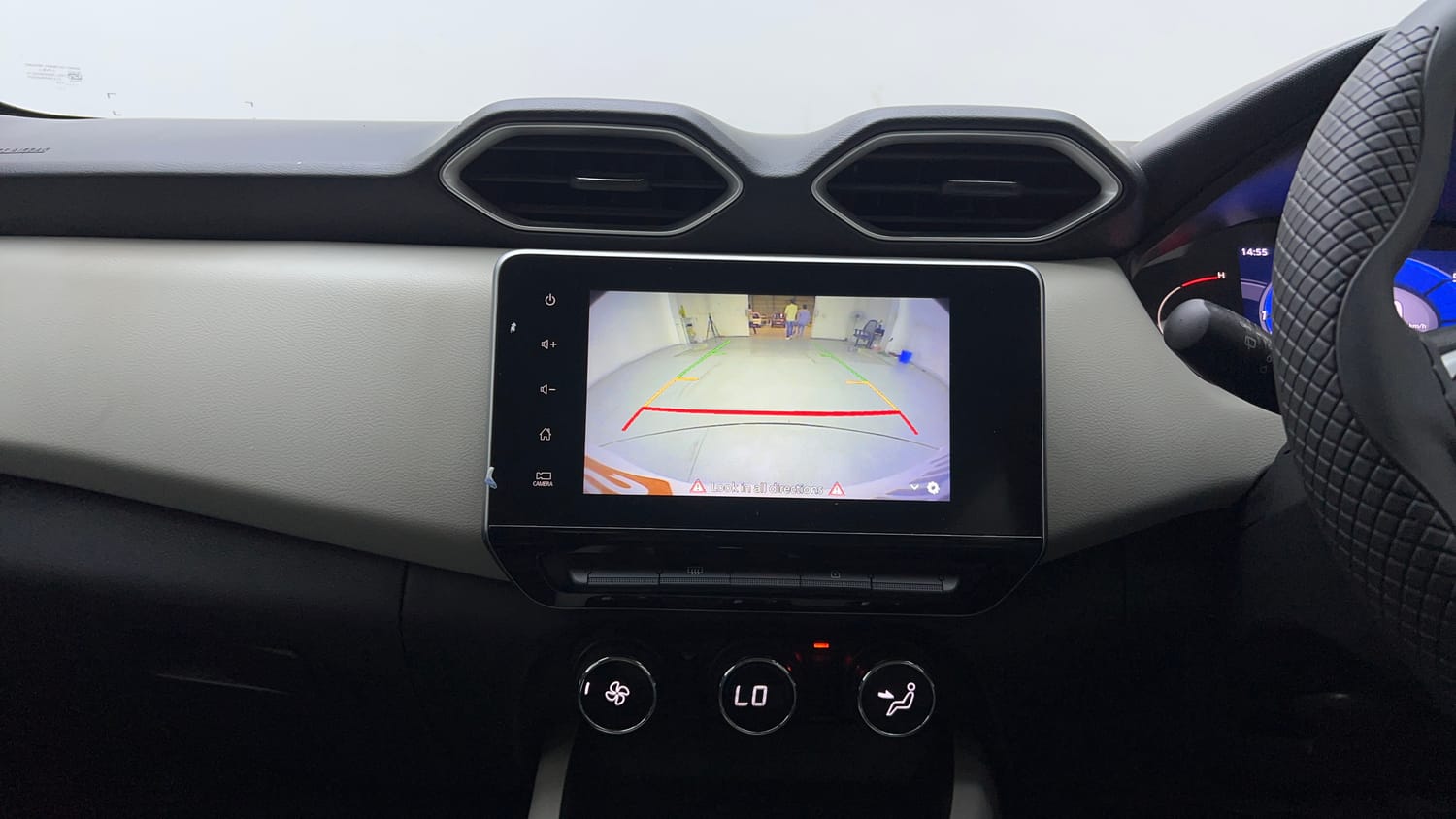 Used 2021 Nissan Magnite XV Turbo CVT Petrol Automatic top_features Rear camera