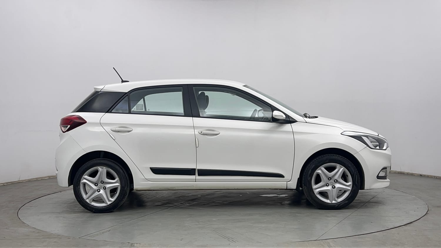 Used 2017 Hyundai Elite i20 Asta 1.2 Petrol Manual exterior RIGHT SIDE VIEW