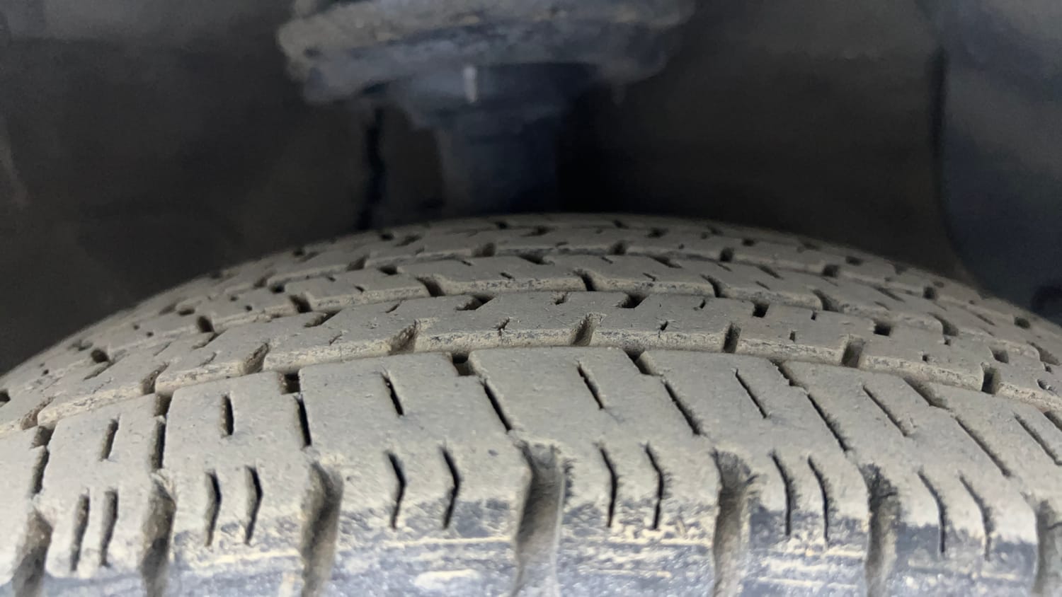 Used 2017 Hyundai Grand i10 Sportz (O) AT 1.2 Kappa VTVT Petrol Automatic tyres RIGHT FRONT TYRE TREAD VIEW