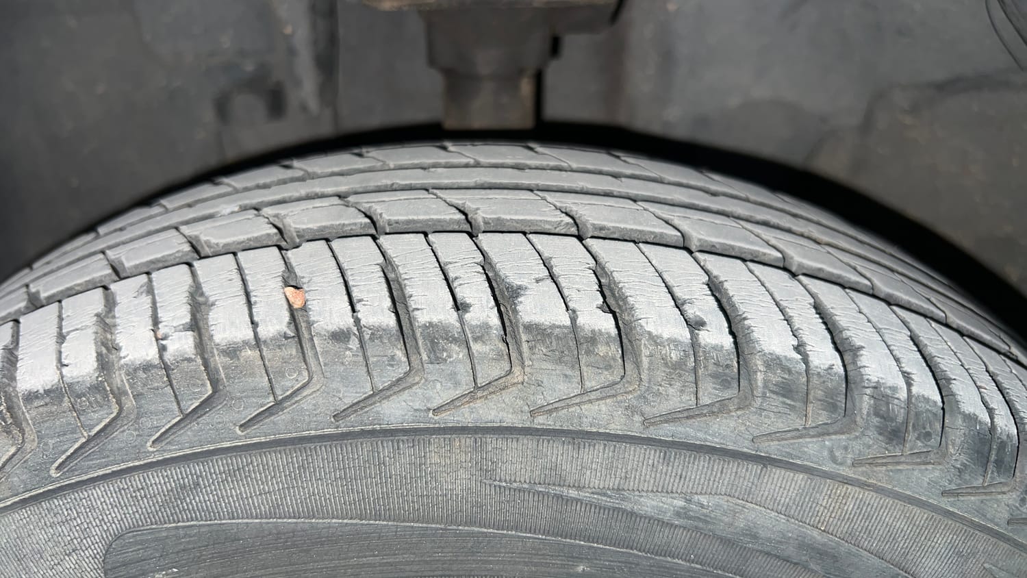 Used 2016 Renault Kwid RXT Petrol Manual tyres LEFT FRONT TYRE TREAD VIEW