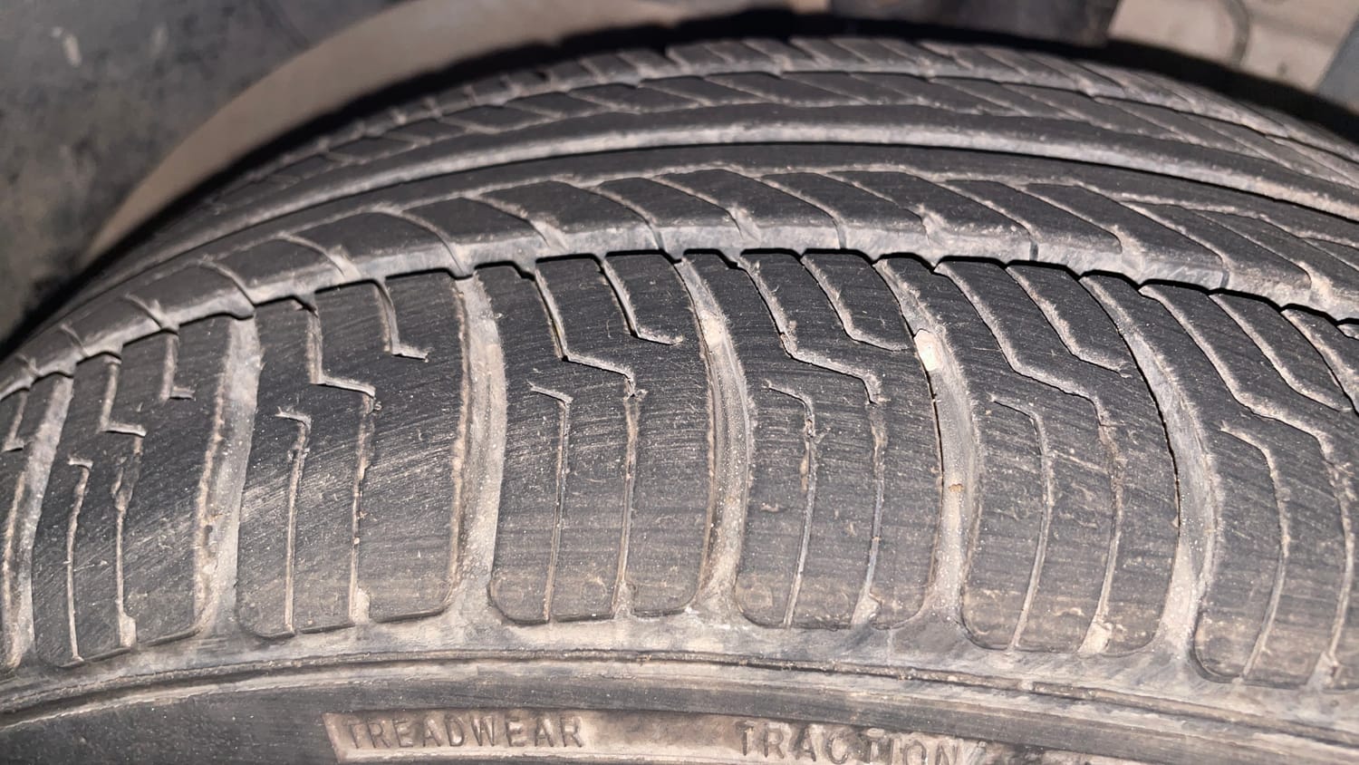 Used 2013 Ford Figo Duratec Petrol EXI 1.2 Petrol Manual tyres RIGHT FRONT TYRE TREAD VIEW