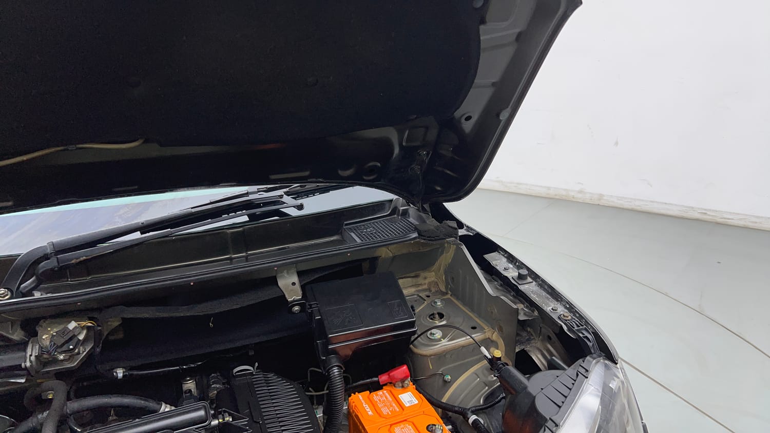 Used 2019 Renault Kwid RXT (O) 1.0 SCE Edition Petrol Manual engine ENGINE LEFT SIDE HINGE & APRON VIEW