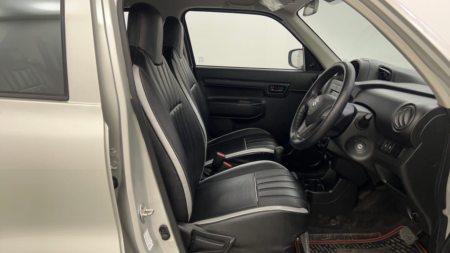 Used 2024 Maruti Suzuki S-Presso VXi (O) AMT Petrol Automatic interior RIGHT SIDE FRONT DOOR CABIN VIEW