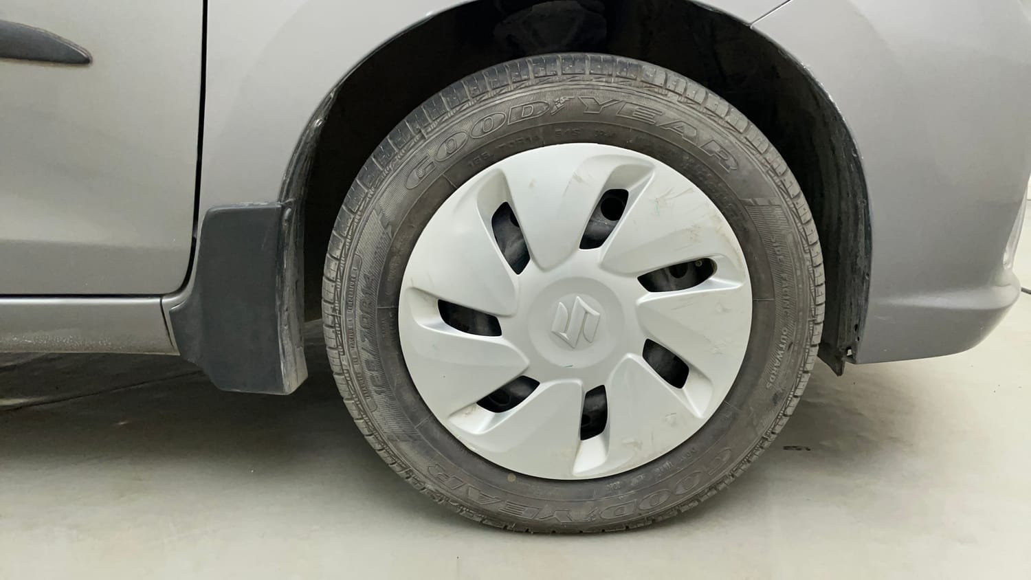 Used 2018 Maruti Suzuki Celerio VXi AMT Petrol Automatic tyres RIGHT FRONT TYRE RIM VIEW