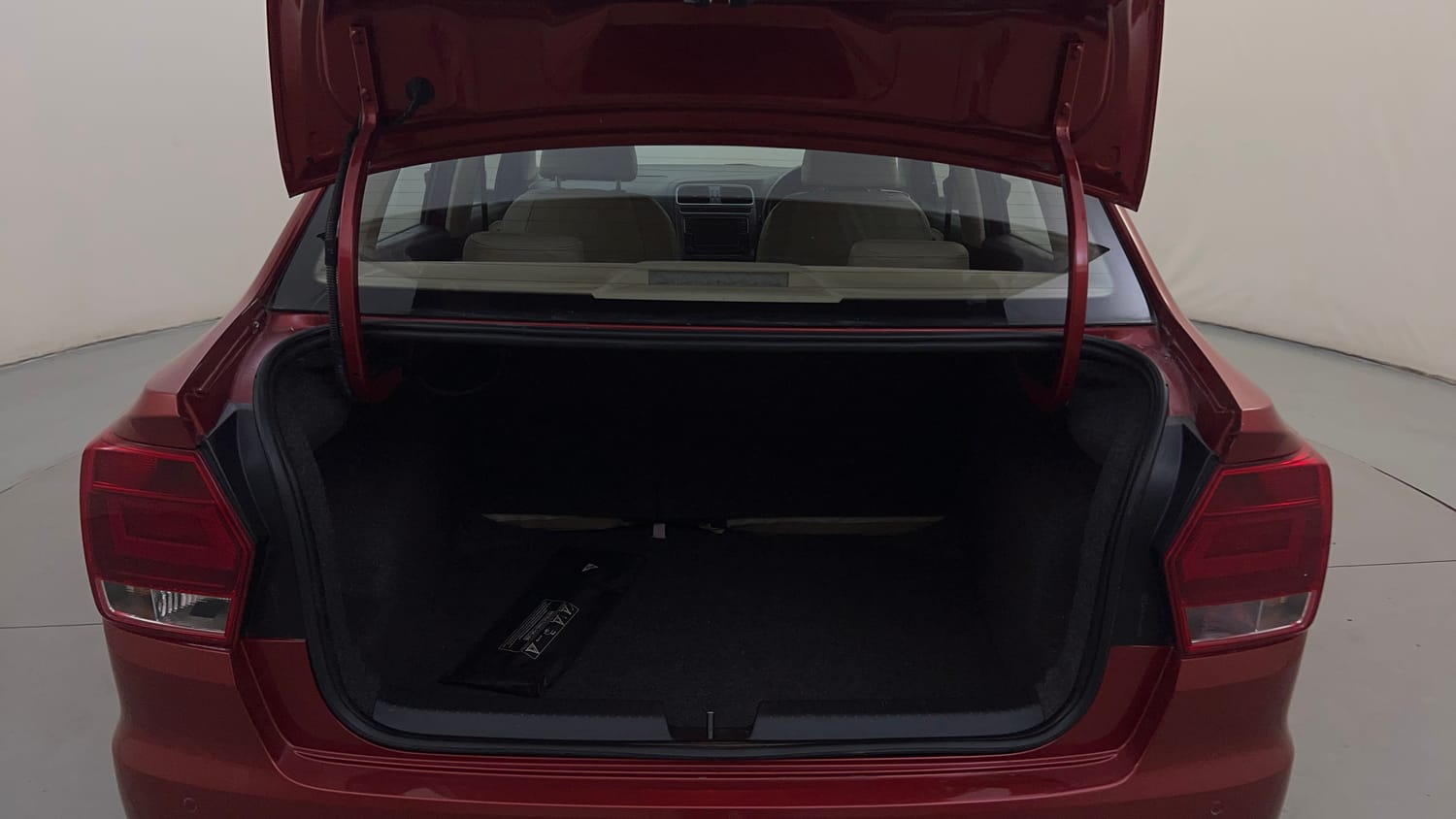 Used 2019 Volkswagen Ameo Highline Plus 1.0L (P) 16 Alloy Petrol Manual interior DICKY INSIDE VIEW