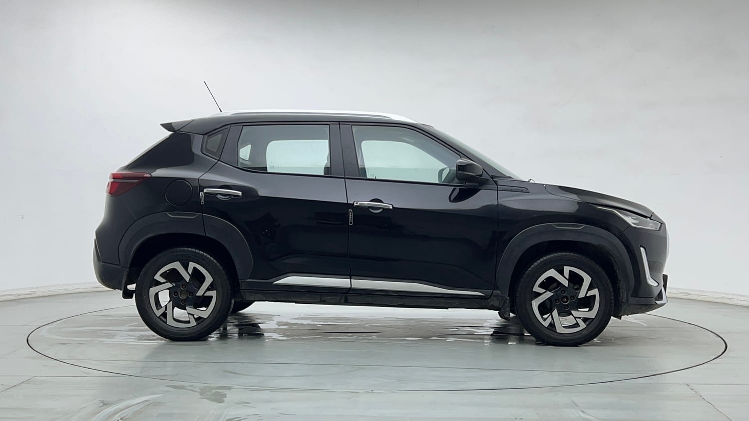Used 2021 Nissan Magnite XV Turbo CVT Petrol Automatic exterior RIGHT SIDE VIEW