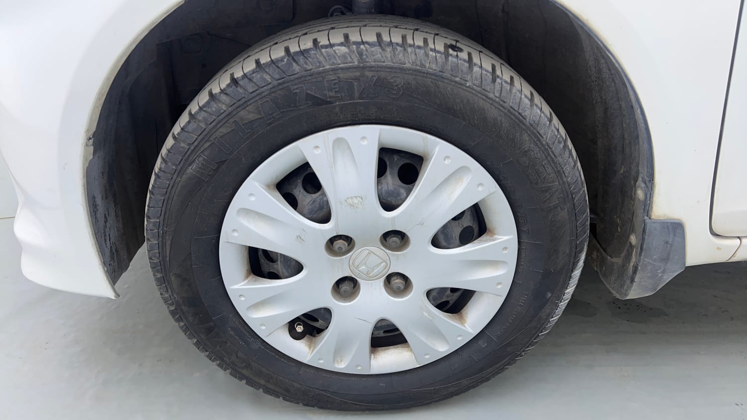 Used 2013 Honda Brio S MT Petrol Manual tyres LEFT FRONT TYRE RIM VIEW