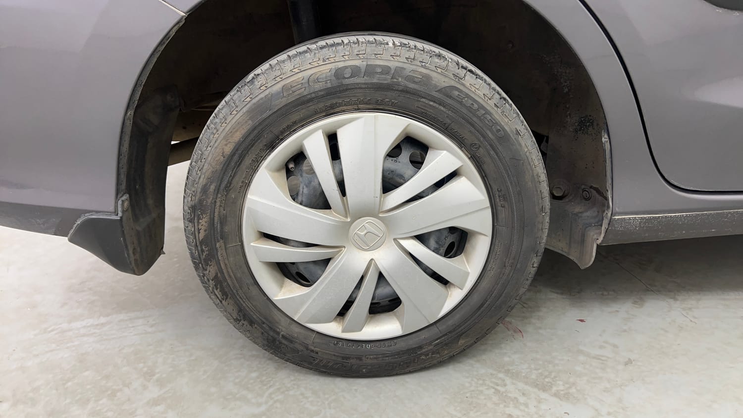 Used 2018 Honda Amaze 1.2 S CVT Petrol Petrol Automatic tyres RIGHT REAR TYRE RIM VIEW
