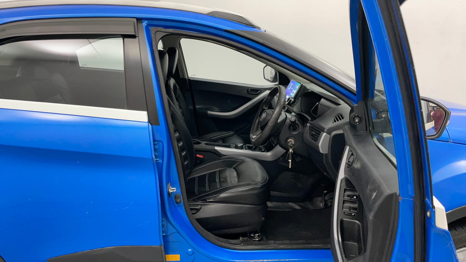 Used 2020 Tata Nexon XM Petrol Manual interior RIGHT SIDE FRONT DOOR CABIN VIEW