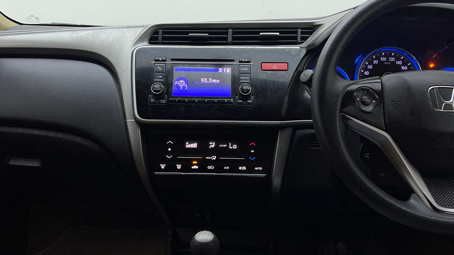 Used 2015 Honda City V Petrol Manual interior MUSIC SYSTEM & AC CONTROL VIEW