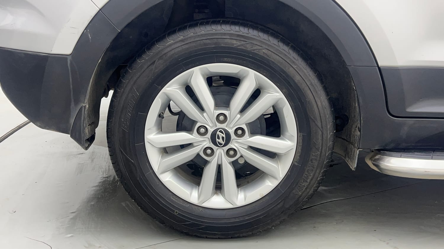 Used 2015 Hyundai Creta 1.6 SX Plus Petrol Petrol Manual tyres RIGHT REAR TYRE RIM VIEW