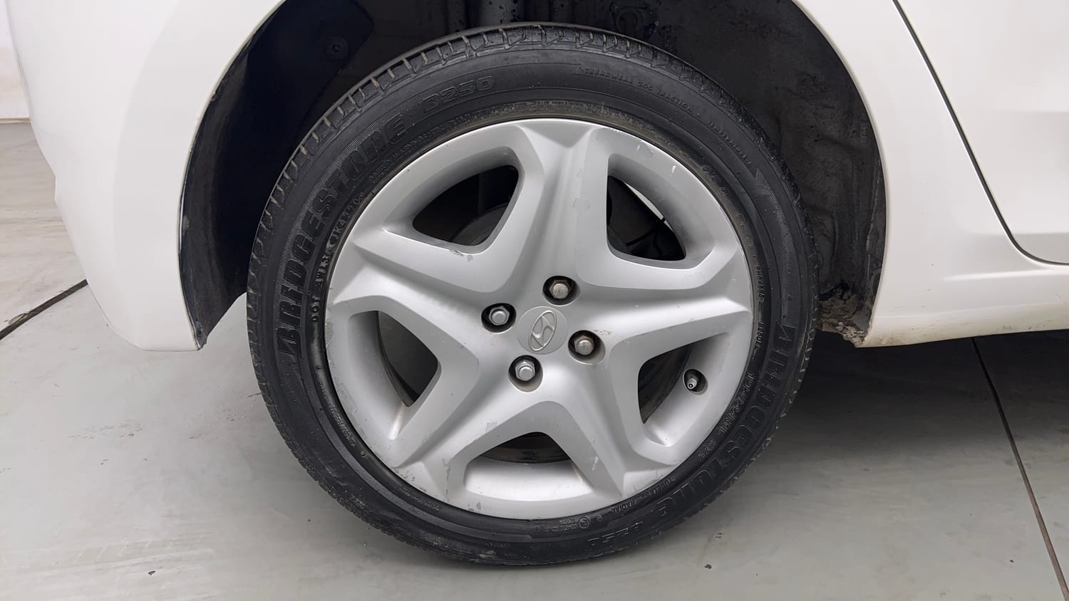 Used 2017 Hyundai Elite i20 Asta 1.2 Petrol Manual tyres RIGHT REAR TYRE RIM VIEW