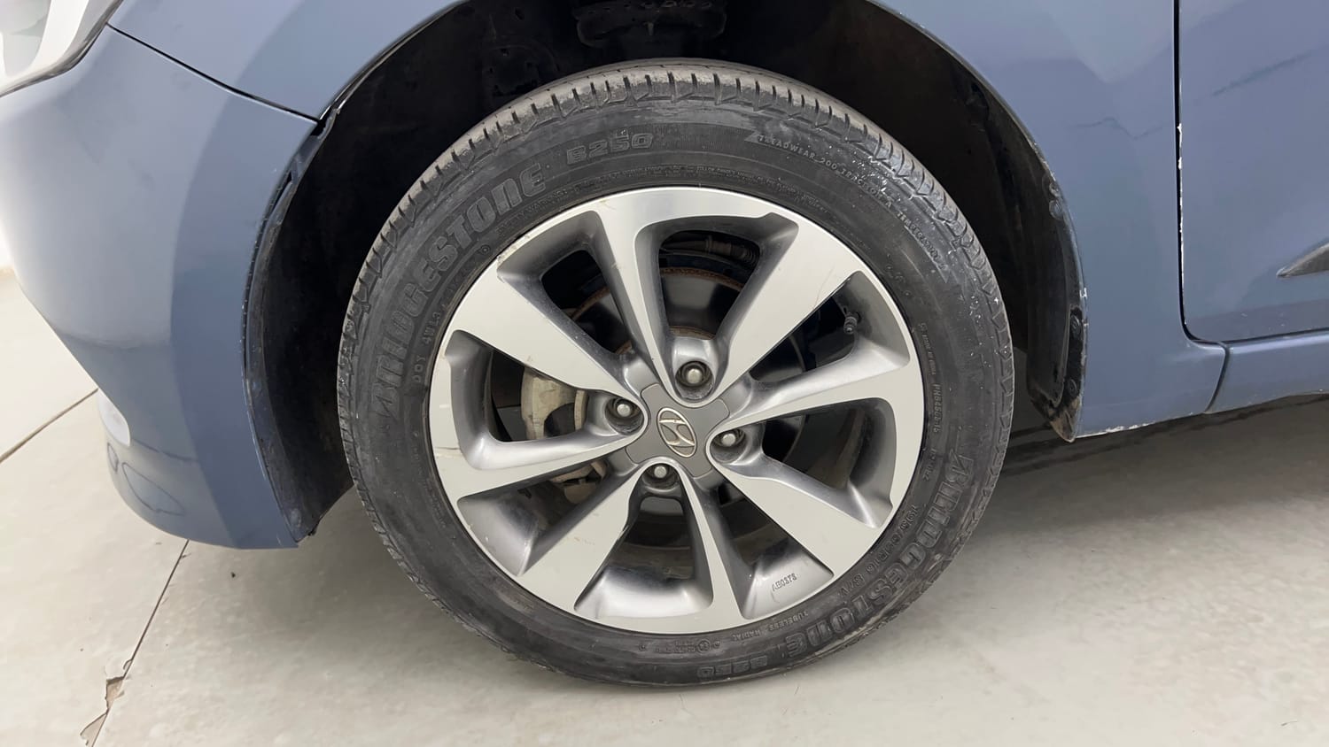 Used 2015 Hyundai Elite i20 Asta 1.2 Petrol Manual tyres LEFT FRONT TYRE RIM VIEW