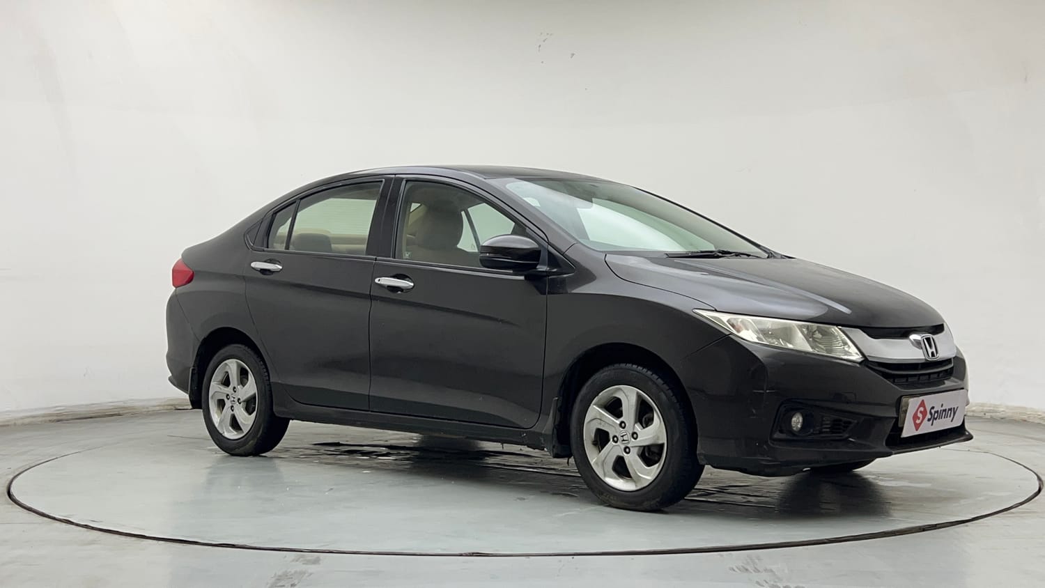 Used 2015 Honda City V Petrol Manual exterior RIGHT FRONT CORNER VIEW