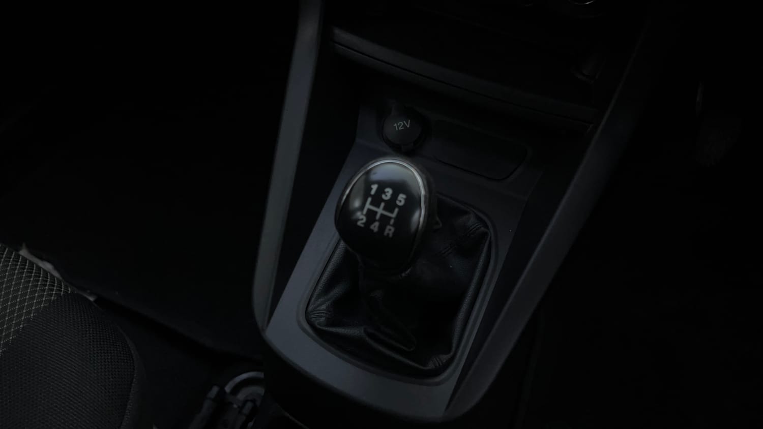 Used 2016 Ford Figo Trend 1.2 Ti-VCT Petrol Manual interior GEAR  KNOB VIEW