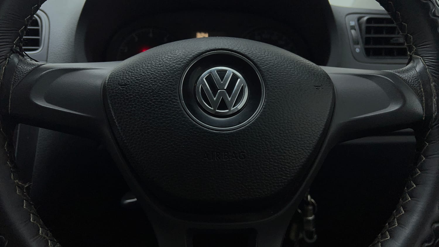 Used 2019 Volkswagen Ameo Trendline 1.0L (P) Petrol Manual top_features Airbags