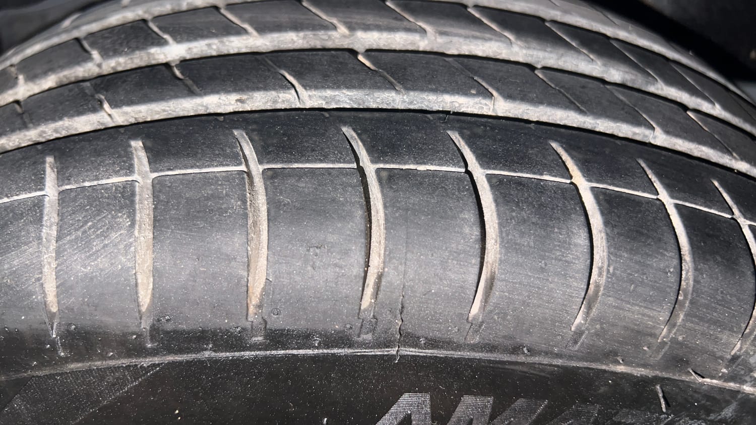 Used 2016 Ford Figo Trend 1.2 Ti-VCT Petrol Manual tyres LEFT REAR TYRE TREAD VIEW