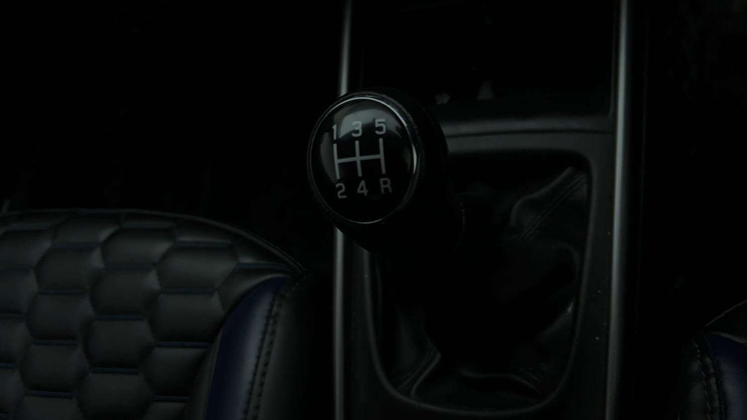 Used 2021 Maruti Suzuki Baleno Zeta Petrol Manual interior GEAR  KNOB VIEW